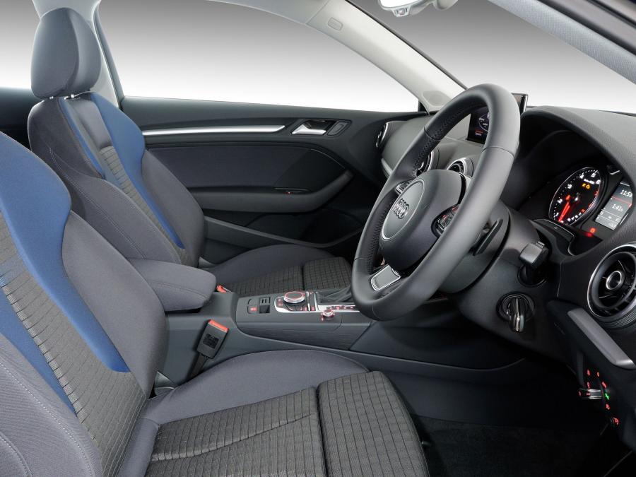 Интерьер Audi A3 1.8T S-Line (8V) 2012 года  (ZA) (фото 3 из 12)